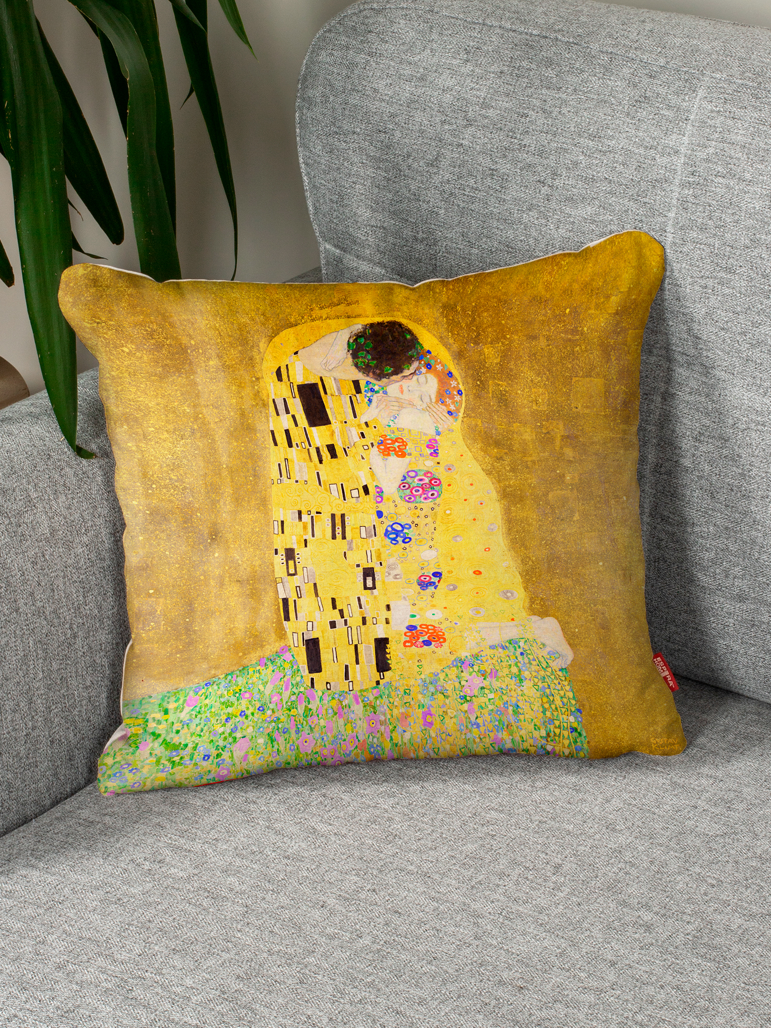 Декоративная подушка на диван • Deco / Деко • Густав Климт Поцелуй 45 х 45 см