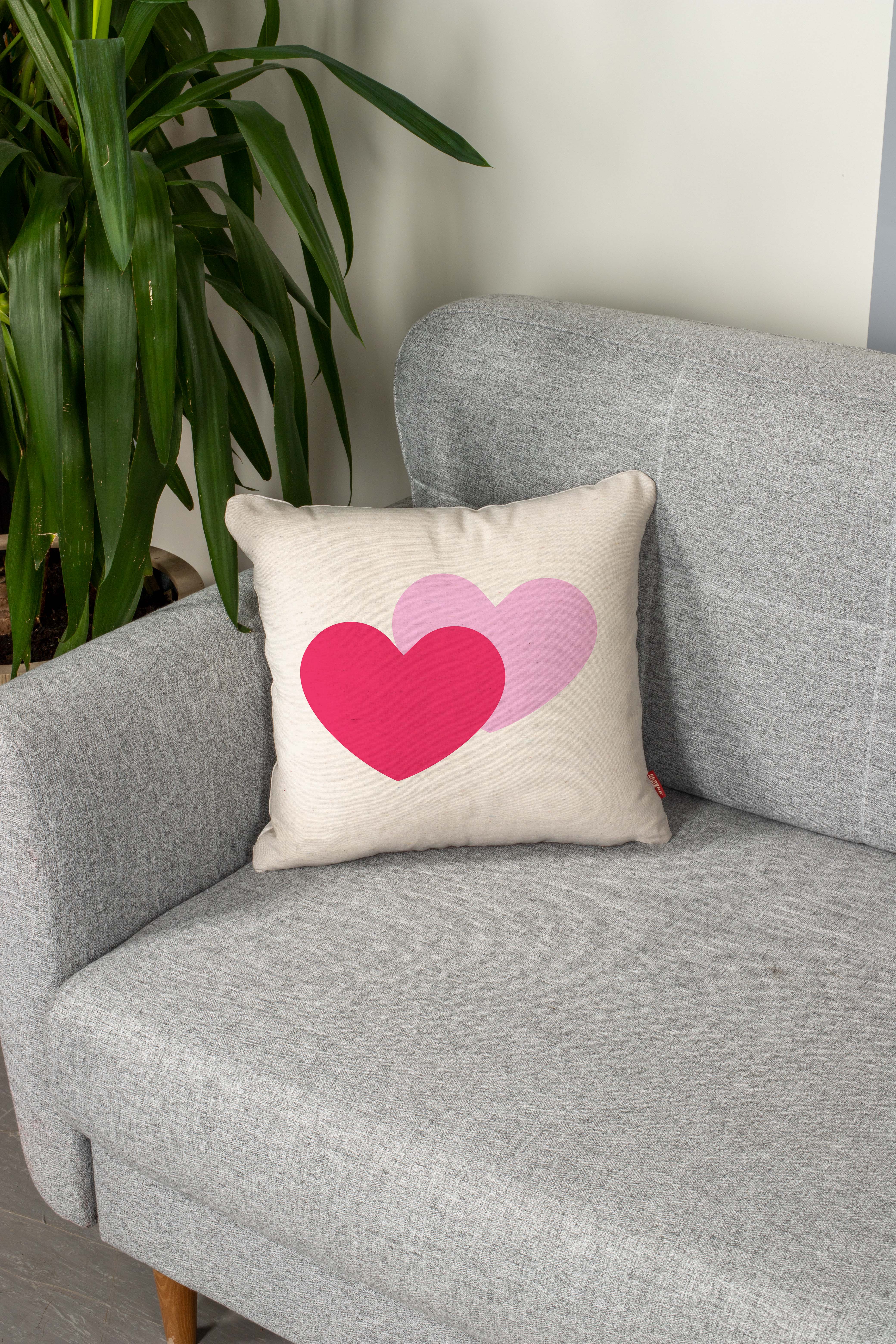 Декоративная подушка на диван • Deco / Деко •   Сердечки 45 х 45 см