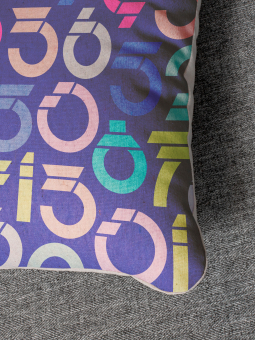 Декоративная подушка на диван • Deco / Деко •  Цифры разноцветные 45 х 45 см